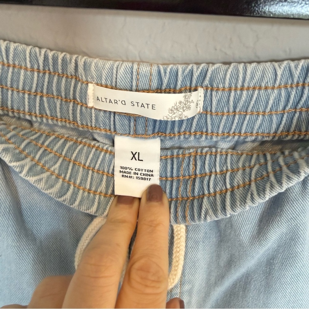 NWT Altar'd State Light Blue Jean Shorts Size XL - Picture 2 of 4